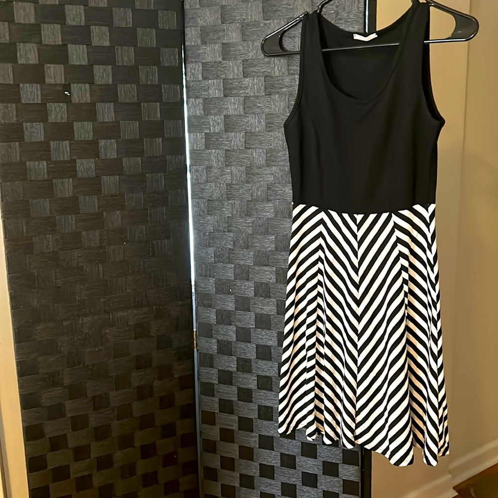 Maitai black and white skater dress from Apricot Lane Boutique size small.